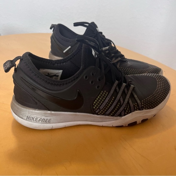Nike Free Women's Training Shoe Running Sneakers Black and Metallic Size 7.5 - Picture 4 of 11